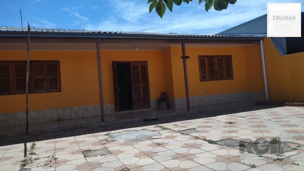 Vende casa com 84m² ,  2 dormitórios, terreno com 300m²