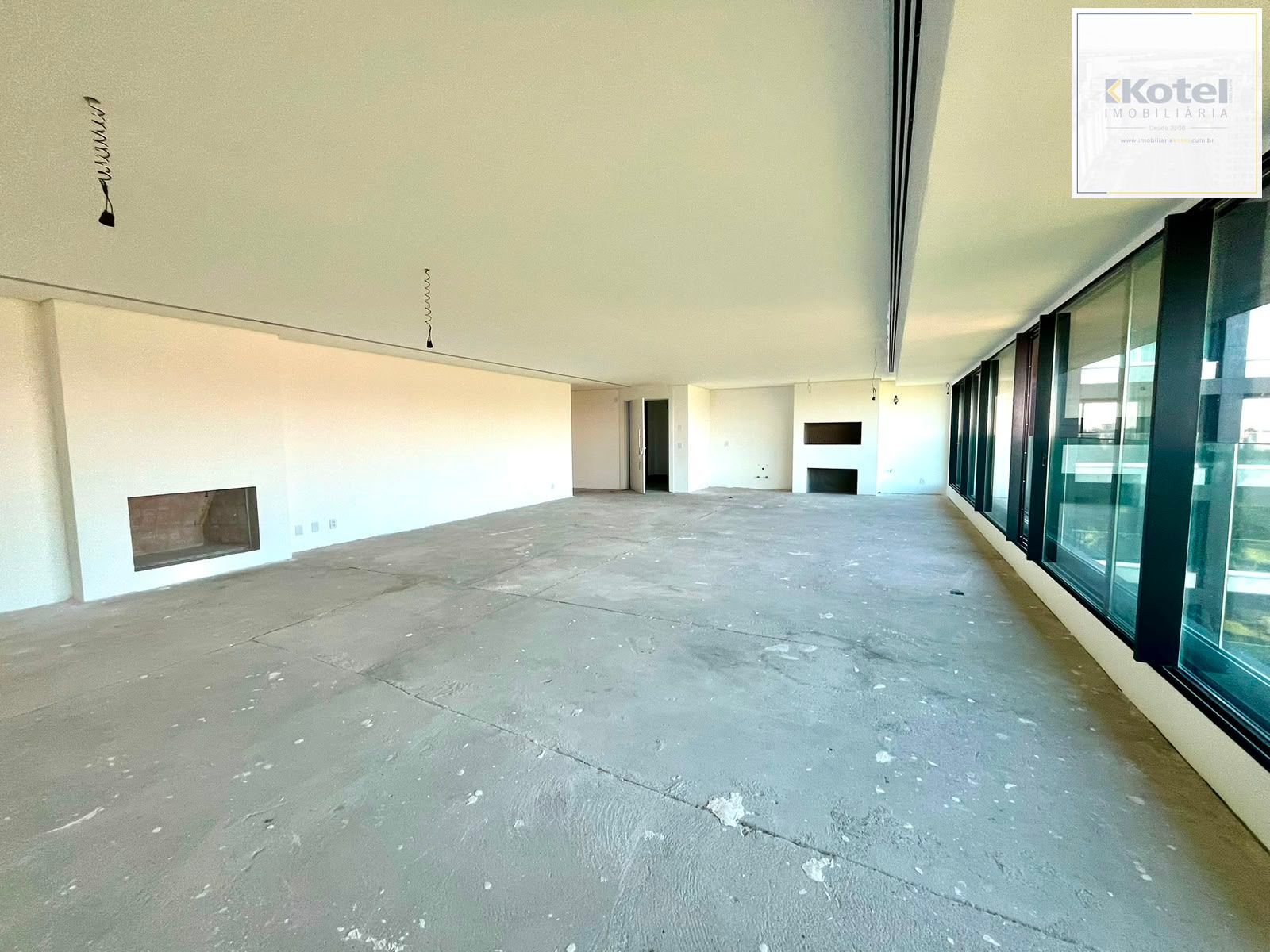 Seu Lar no Nilo Country: Amplo Living, Lareira e 3 Vagas na Nilo Peçanha