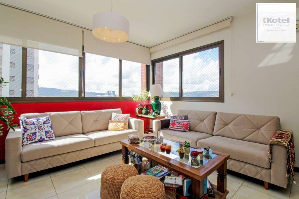 Apartamento 3 Dormitórios com Suíte, Churrasqueira e Excelente Vista Petrópolis