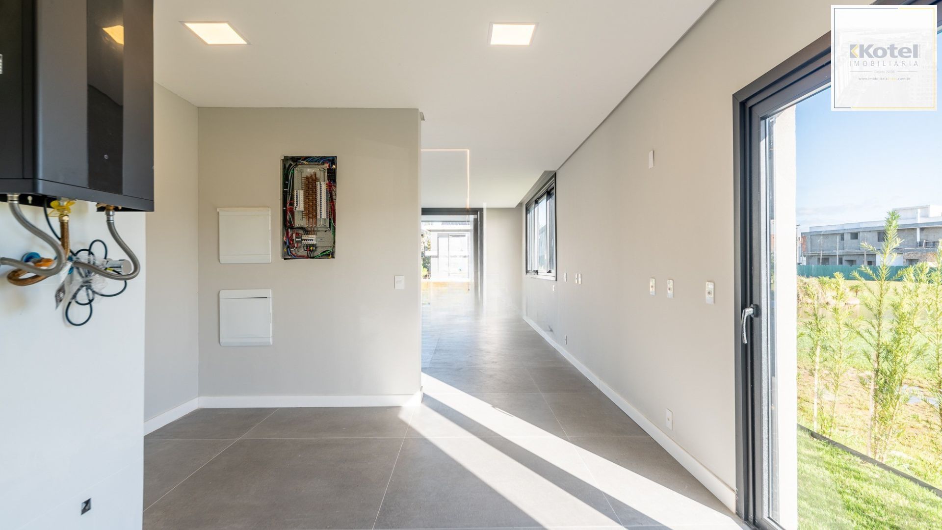 Linda casa para comprar com 4 suites em condomínio TOP