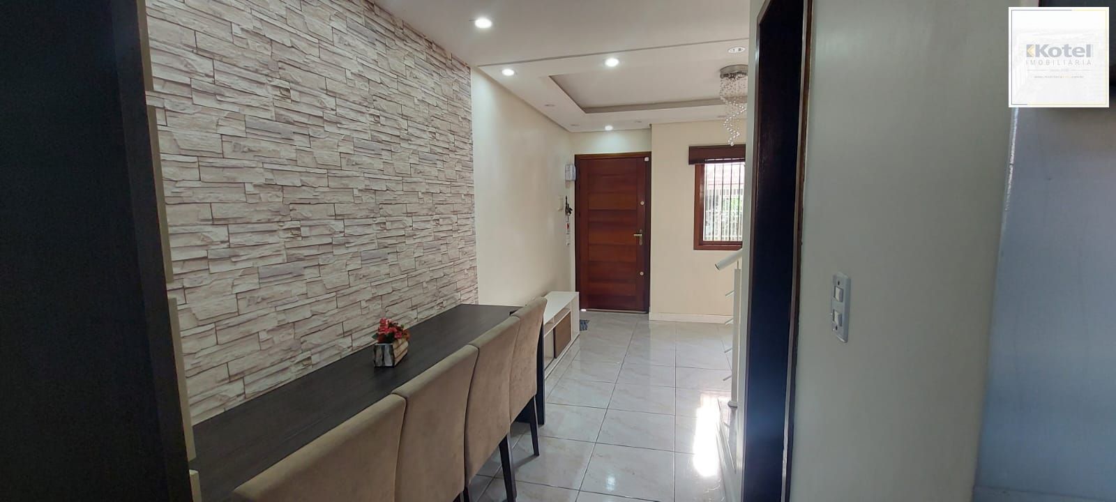 Boletto Imóveis vende casa em Canoas , 2 dormitórios, 1 banheiro, 1 lavabo, garagem para 2 carros,  com móveis fixos em MDF, em fino acabamento.