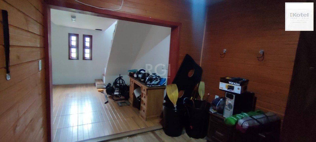 Casa de esquina no bairro Guarujá — foto 5