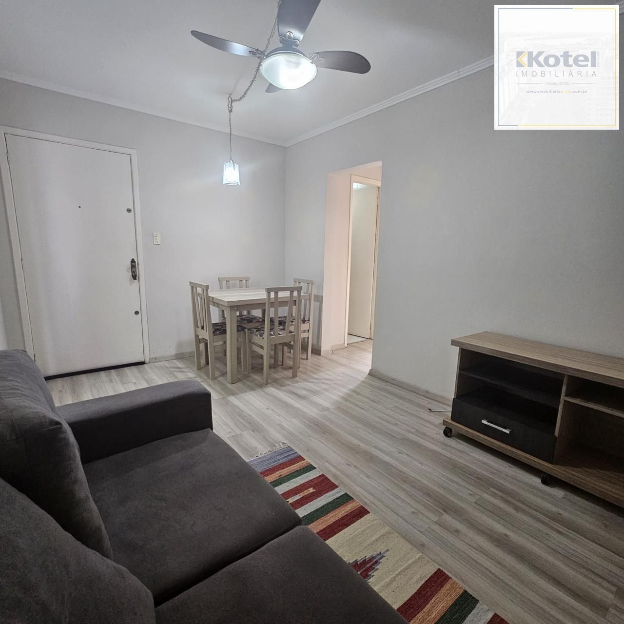 Apartamento SEMI-MOBILIADO - 2 Dormitórios