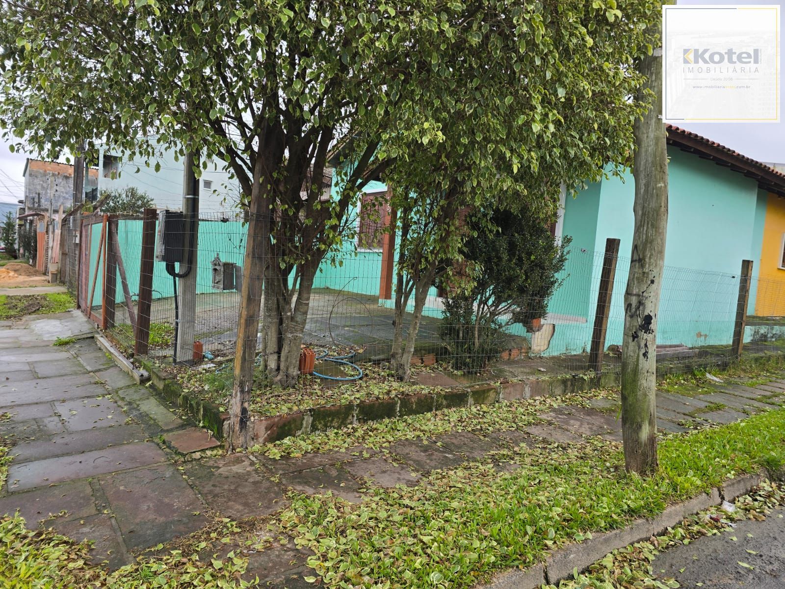 Casa de esquina no bairro Hípica - 2 dormitórios — foto 4
