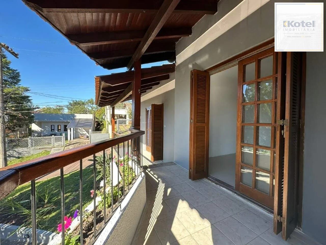 Residência em Condomínio Cantegril – 3 Dormitórios, Suíte, Piscina e Espaço Gourmet | Viamão/RS