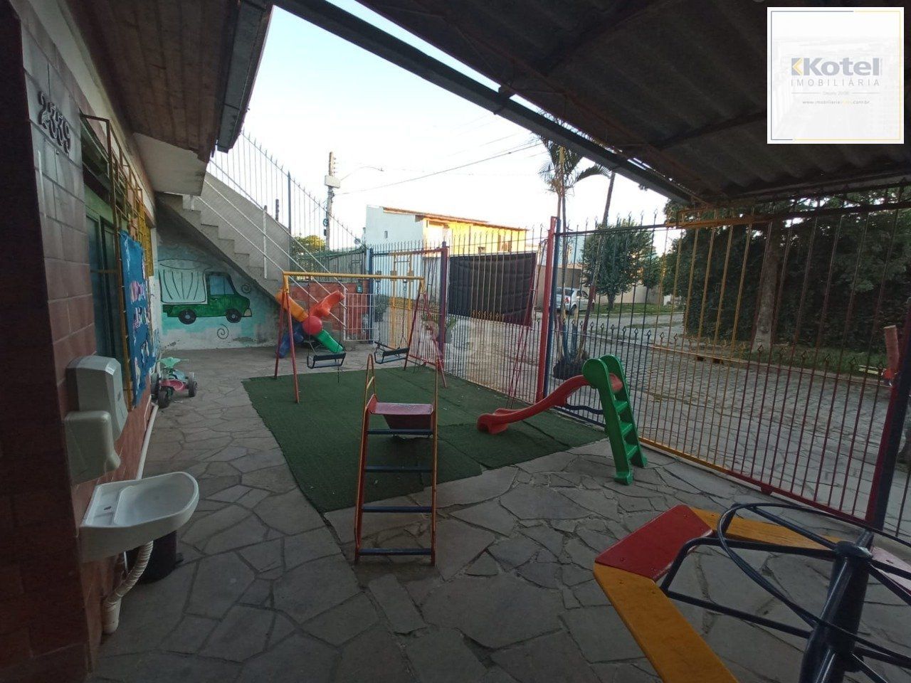 Prédio Comercial - (Creche) no Bairro Restinga