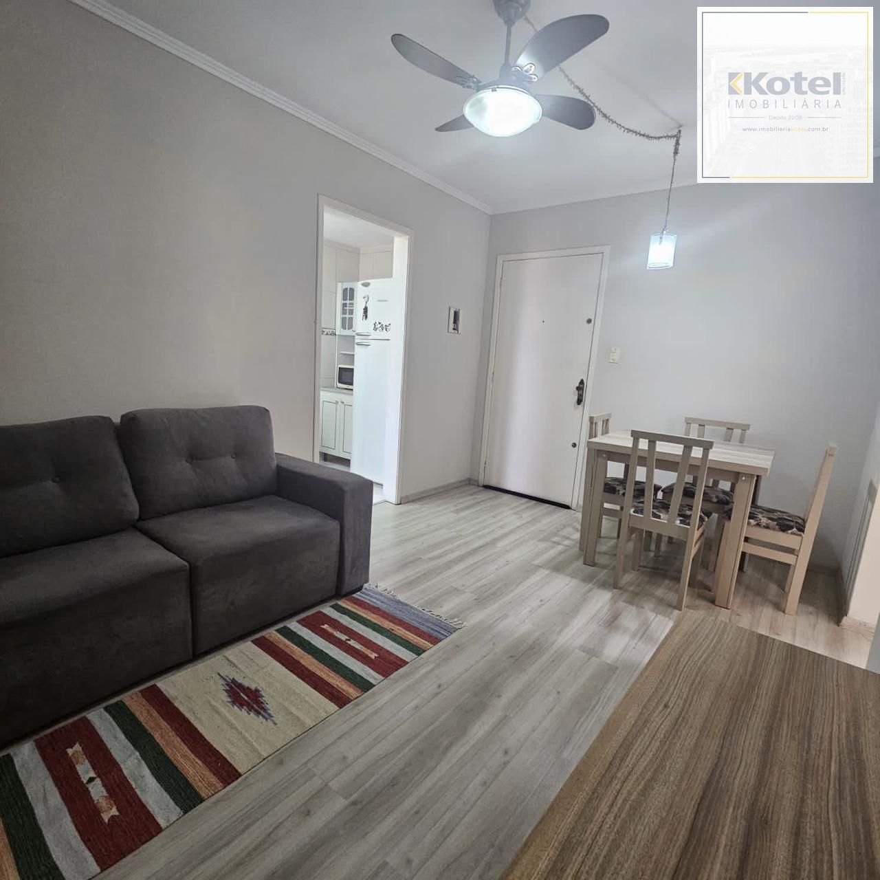 Apartamento SEMI-MOBILIADO - 2 Dormitórios