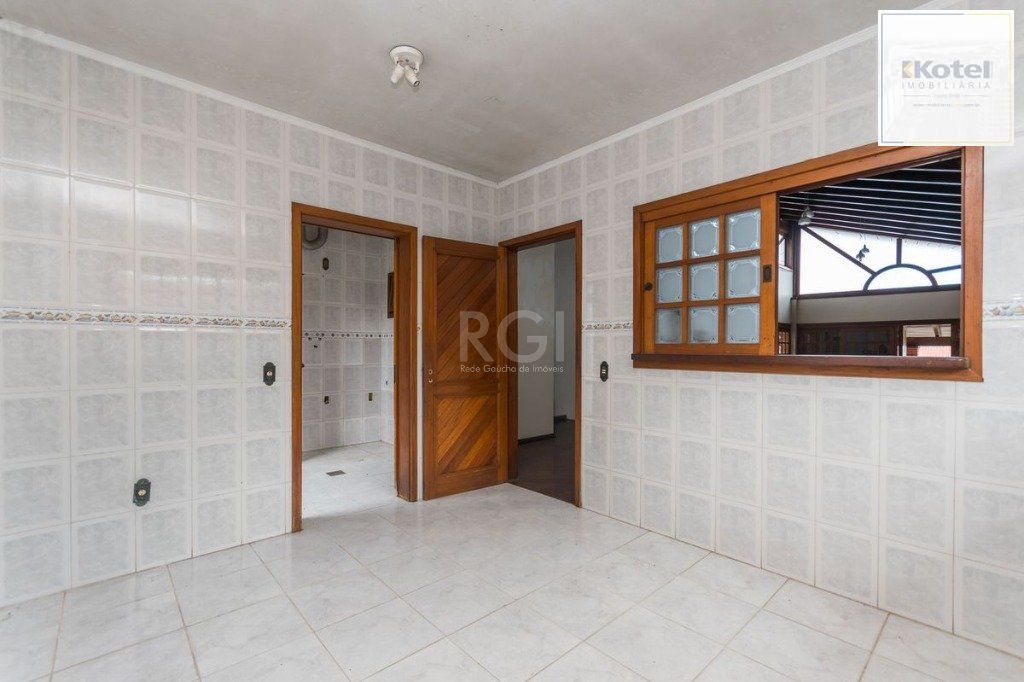 Casa no bairro Espirito Santo - 3 dormitórios — foto 5