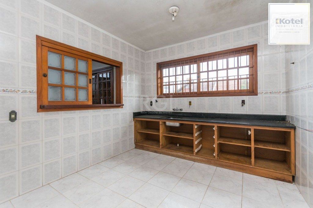 Casa no bairro Espirito Santo - 3 dormitórios — foto 3