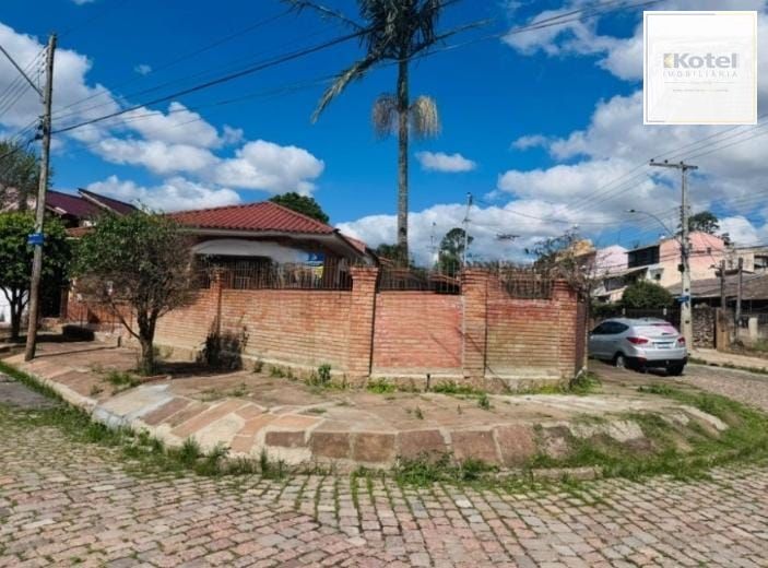 Casa no bairro Guarujá - 3 dormitórios - 1 suíte — foto 2