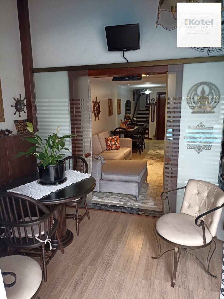 Casa no bairro Hípica - 4 dormitórios — foto 4