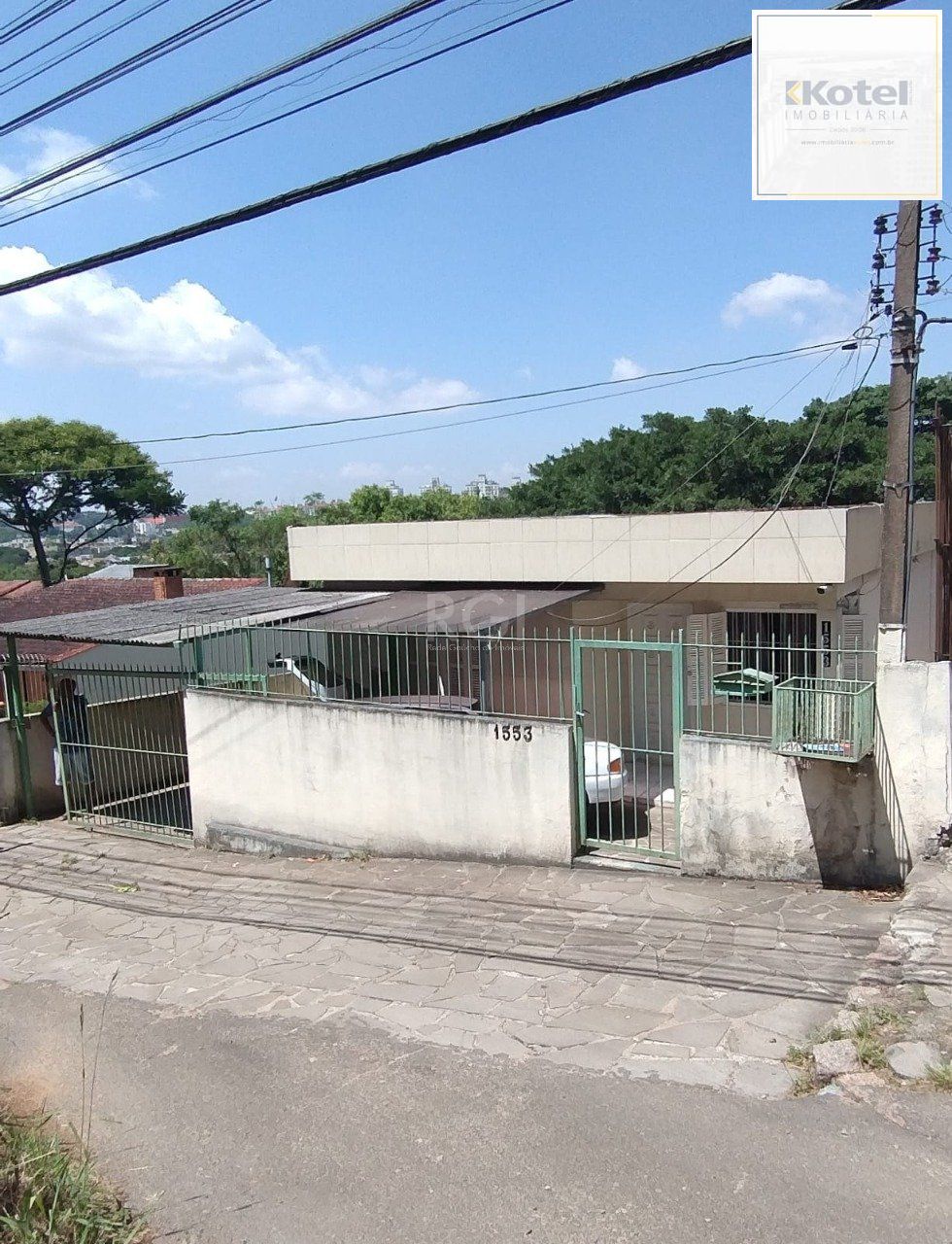 Casa no Bairro Cavalhada - 4 Dormitórios — foto 2