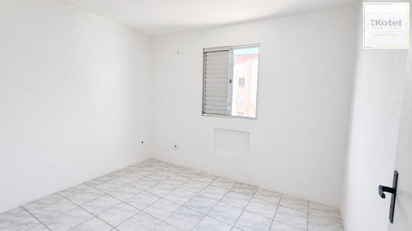 Apartamento no Bairro Lomba do Pinheiro - 2 Dormitórios — foto 5
