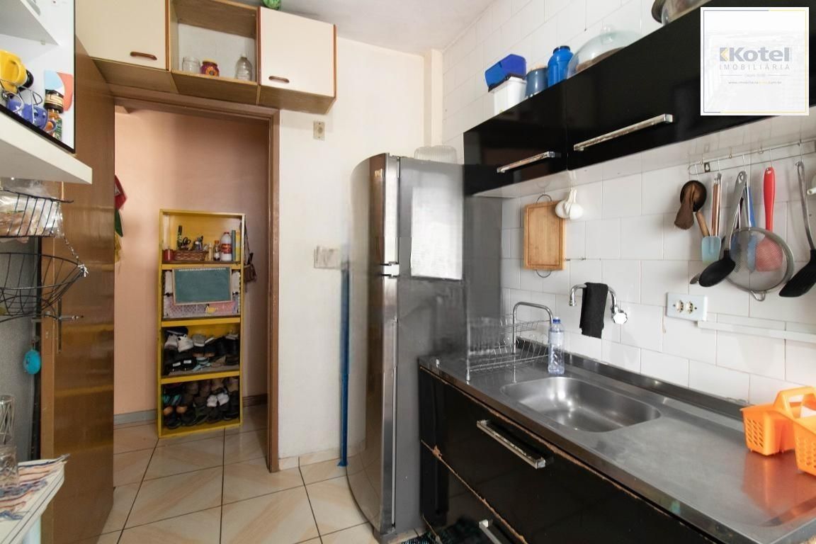 Apartamento no bairro Cristal - 3 dormitórios — foto 2