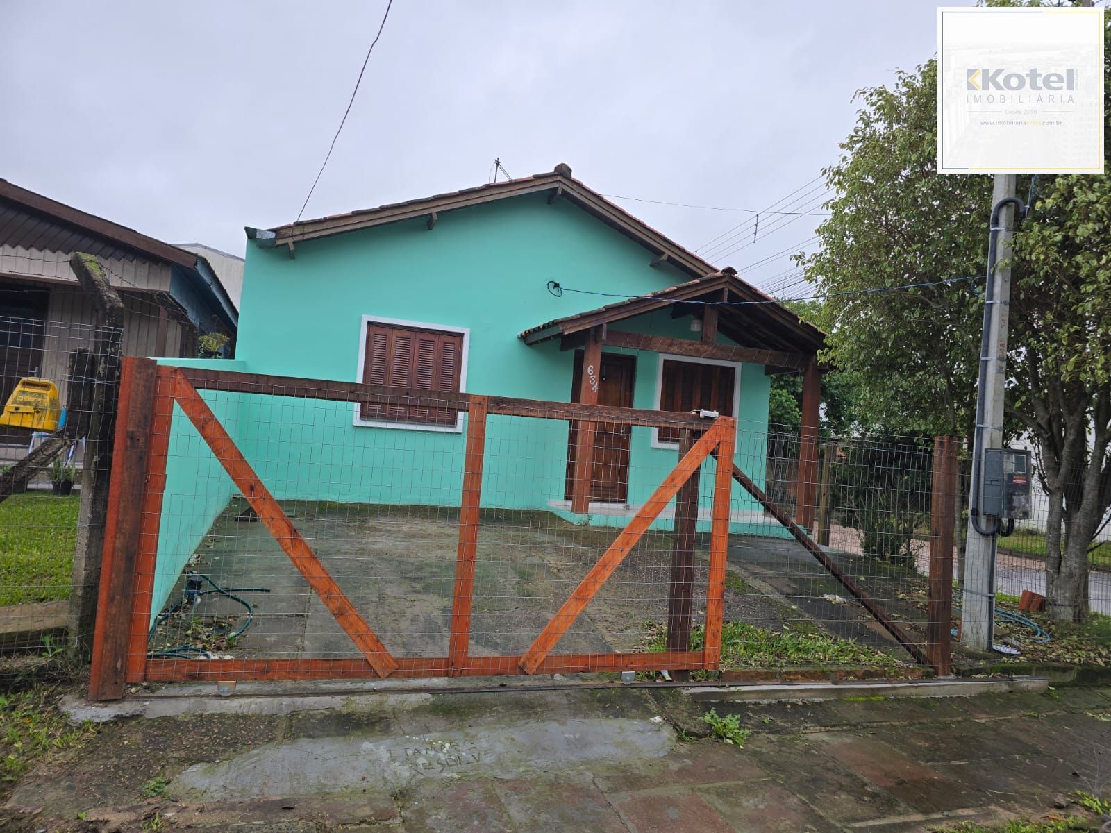 Casa de esquina no bairro Hípica - 2 dormitórios — foto 3