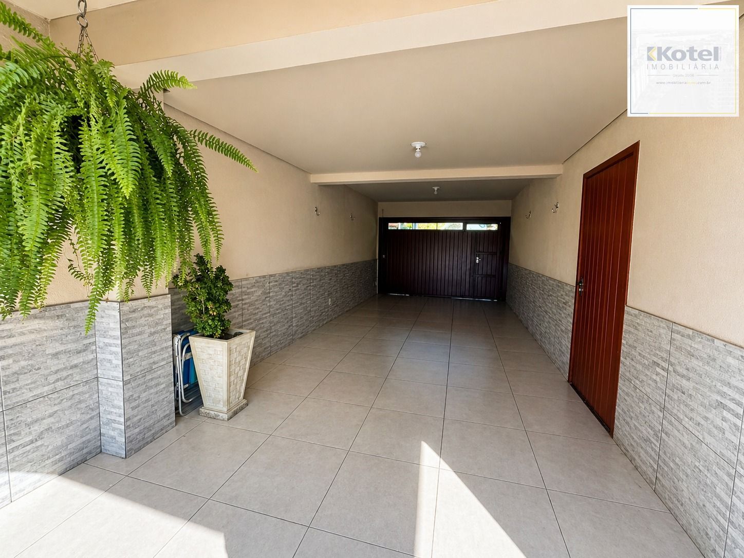 Luxuosa Residência no Cantegril | 4 Dormitórios, 3 Suítes, 273m² e 8 Vagas