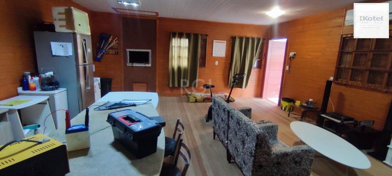 Casa de esquina no bairro Guarujá — foto 4