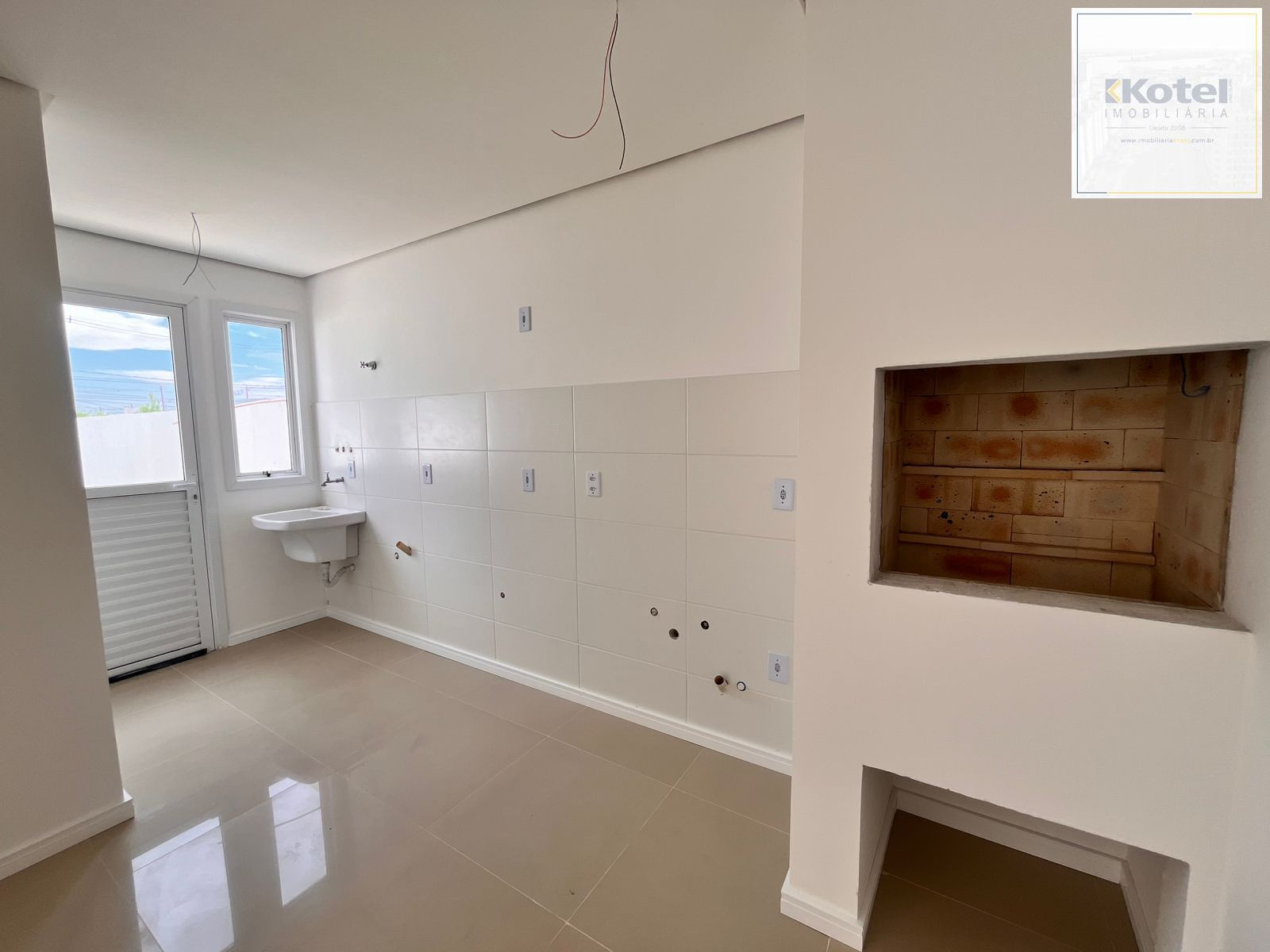 Casa no Bairro Aberta dos Morros - 3 Dormitórios Sendo 2 Suítes — foto 3