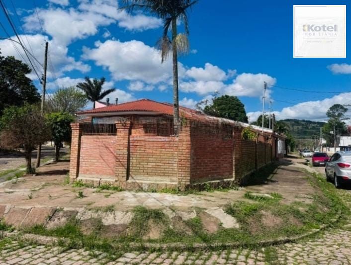Casa no bairro Guarujá - 3 dormitórios - 1 suíte — foto 3