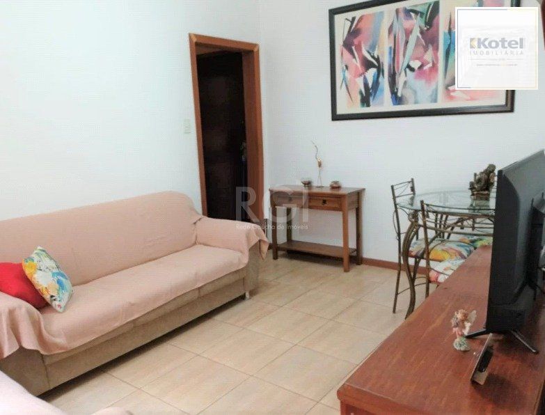 Apartamento no Menino Deus de 2 dormitórios e dependência térreo com pátio