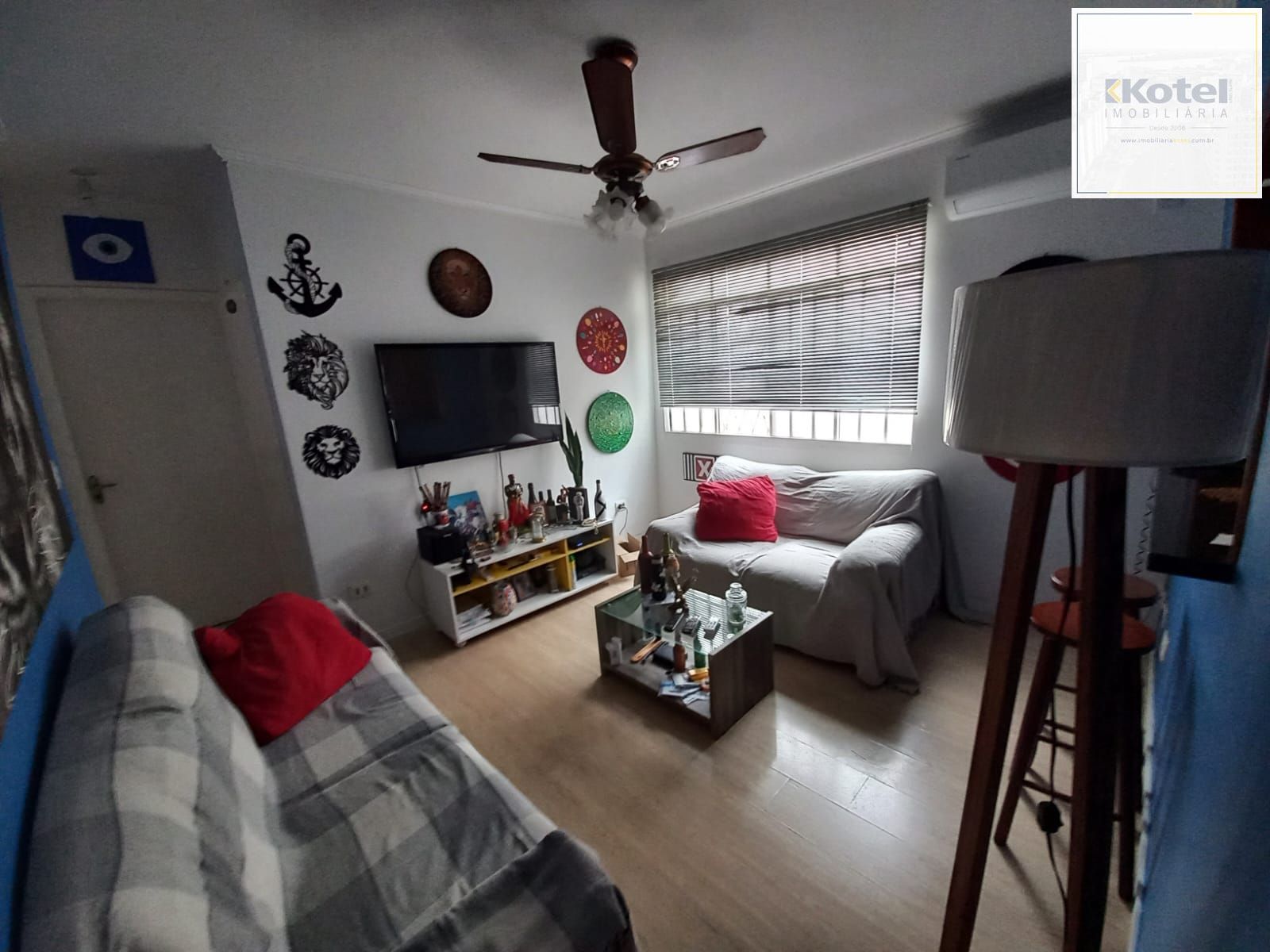 EXCELENTE APARTAMENTO TÉRREO DE 2 DORMITÓRIOS, SEMIMOBILIADO, À VENDA NO BAIRRO MENINO DEUS, PORTO ALEGRE.