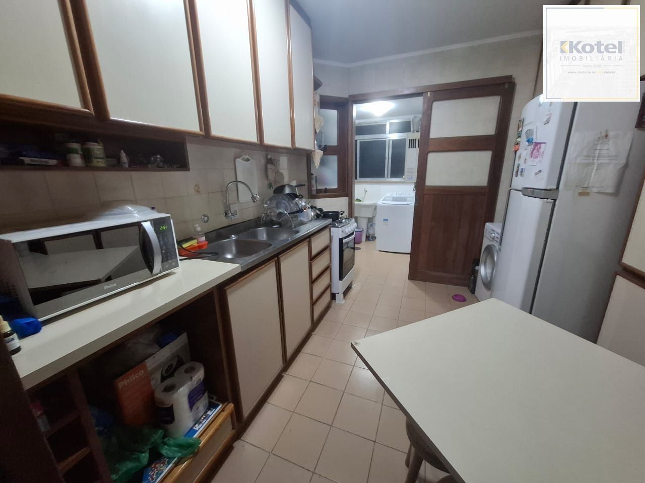 Apartamento para venda, composto por 2 dormitórios sendo 1 suíte, living com sacada integrada e 1 vaga de garagem coberta.