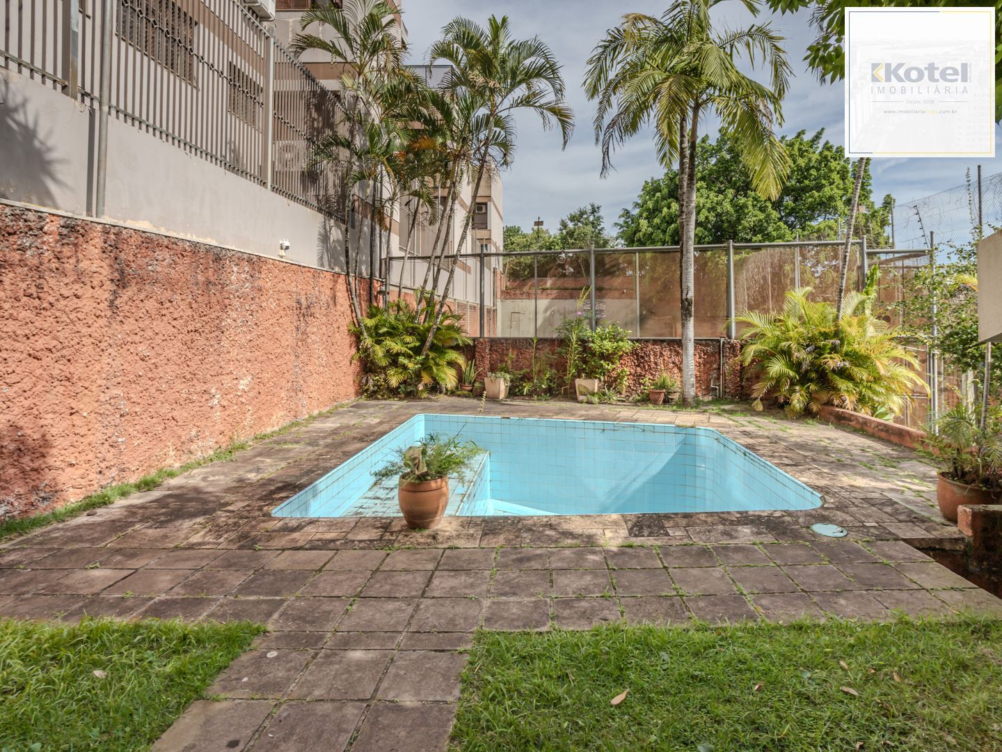 Casa sobrado no Menino Deus de 3 dormitórios e 3 vagas