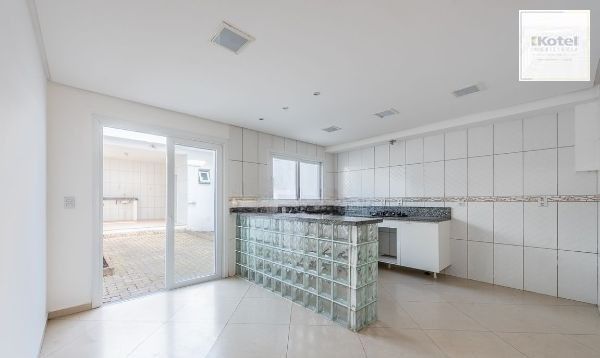 Casa sobrado no bairro Vila Ipiranga de 3 dormitórios e 2 vagas — foto 4