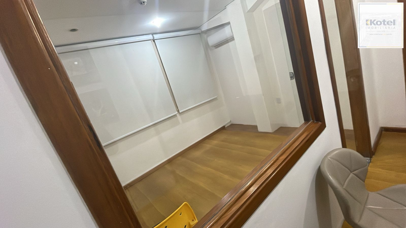 Sala comercial no Centro DESOCUPADA
