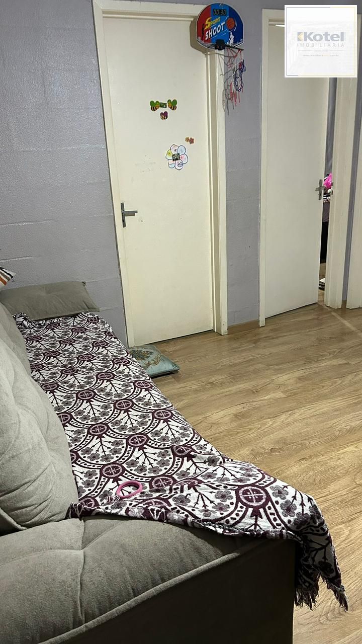 Apartamento semi mobiliado à venda em Porto Alegre, bem localizado, a duas quadras da FAPA, situado no 2° andar. O imóvel possui 2 quartos e 1 banheiro e 1 vaga de garagem.