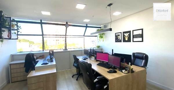 Sala comercial no bairro Petrópolis MOBILIADA com vaga — foto 2