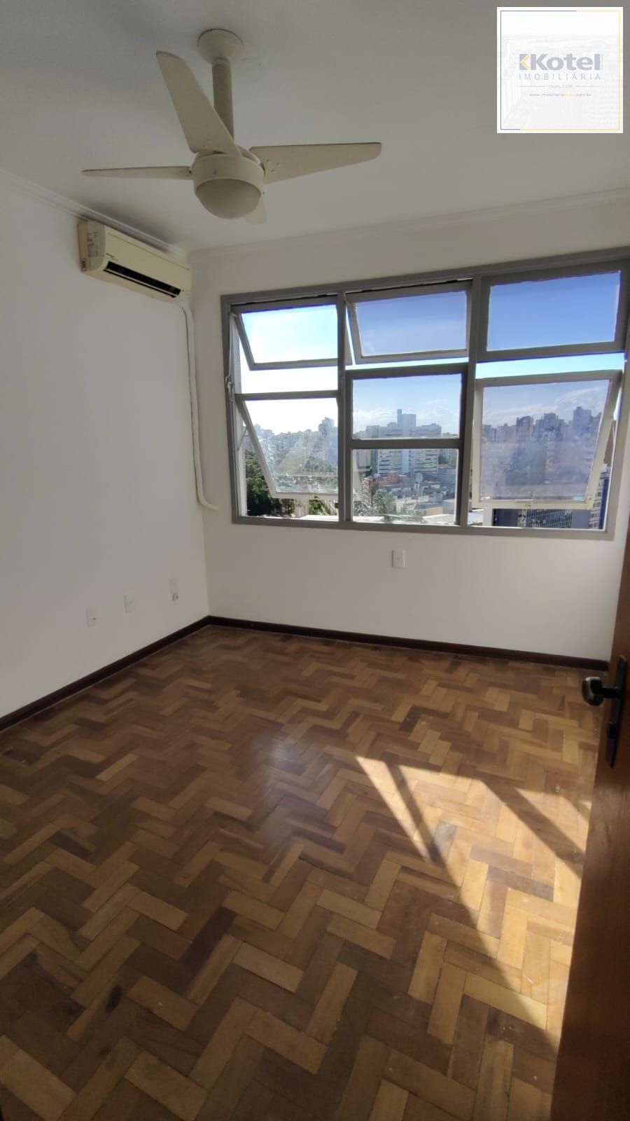 Sala comercial à venda/Porto Alegre/ Bom Fim/ frente HPS/ 70m² PRIVATIVOS