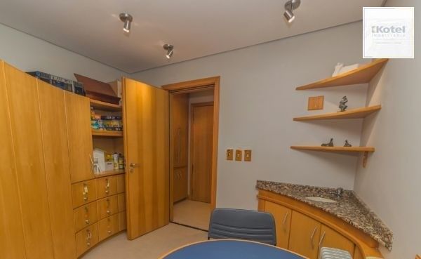 Sala comercial no bairro Petrópolis mobiliada