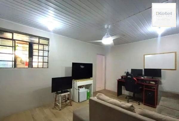 Casa no bairro Jardim do Salso com 2 dormitórios e 4 vagas