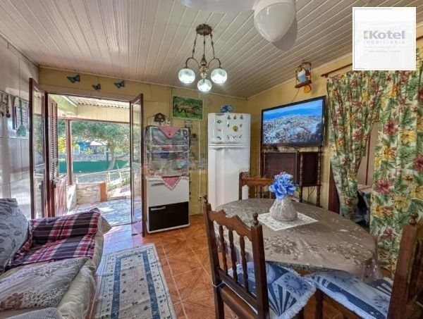 Casa no Balneário de Pinhal de 3 dormitórios e amplo pátio