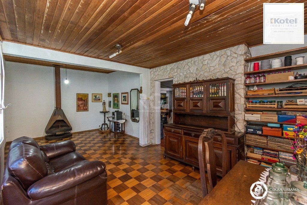 Casa no bairro Petrópolis de 3 dormitórios e 2 vagas