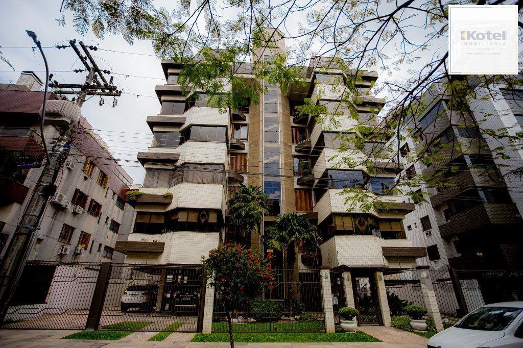 Cobertura no Jardim Planalto, de 3 dormitórios e 2 vagas com 260m²