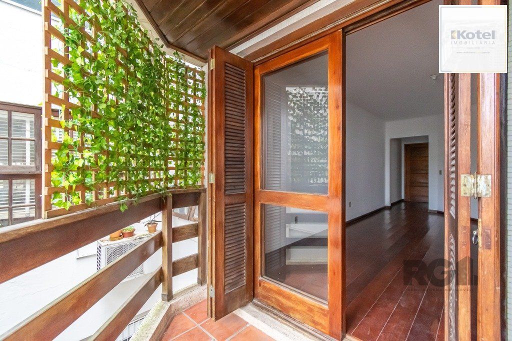 Apartamento no bairro Petrópolis de 2 dormitórios e vaga — foto 2