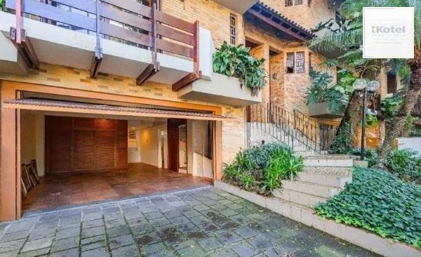 Casa sobrado no bairro Bela Vista de 3 dormitórios e 3 vagas DESOCUPADA