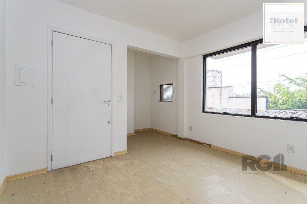 Sala Comercial no Menino Deus desocupada