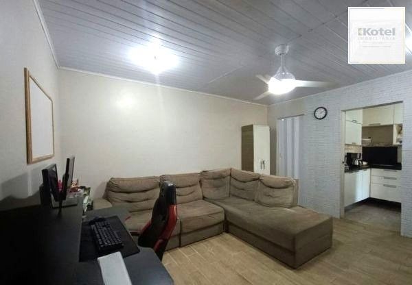 Casa no bairro Jardim do Salso com 2 dormitórios e 4 vagas