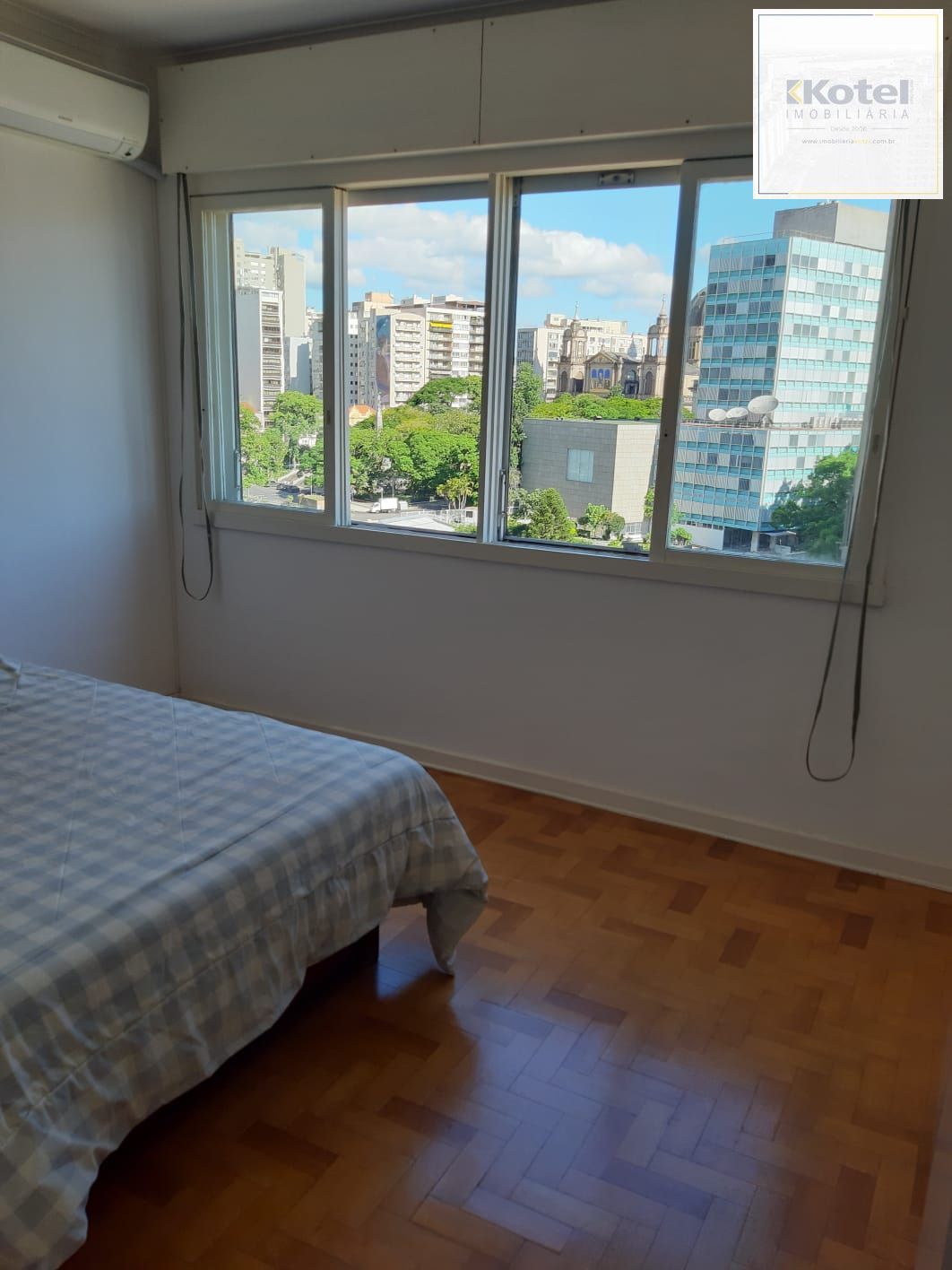 AMPLO APARTAMENTO NO CENTRO HISTÓRICO COM EXCELENTE VISTA.