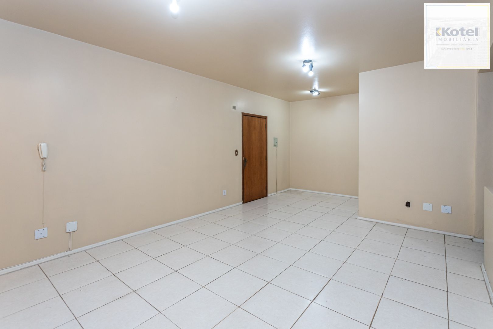 Sala Comercial com terraço