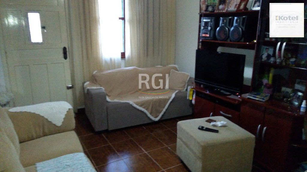 Casa de 3 dormitórios, vagas e pátio - Passo da Areia