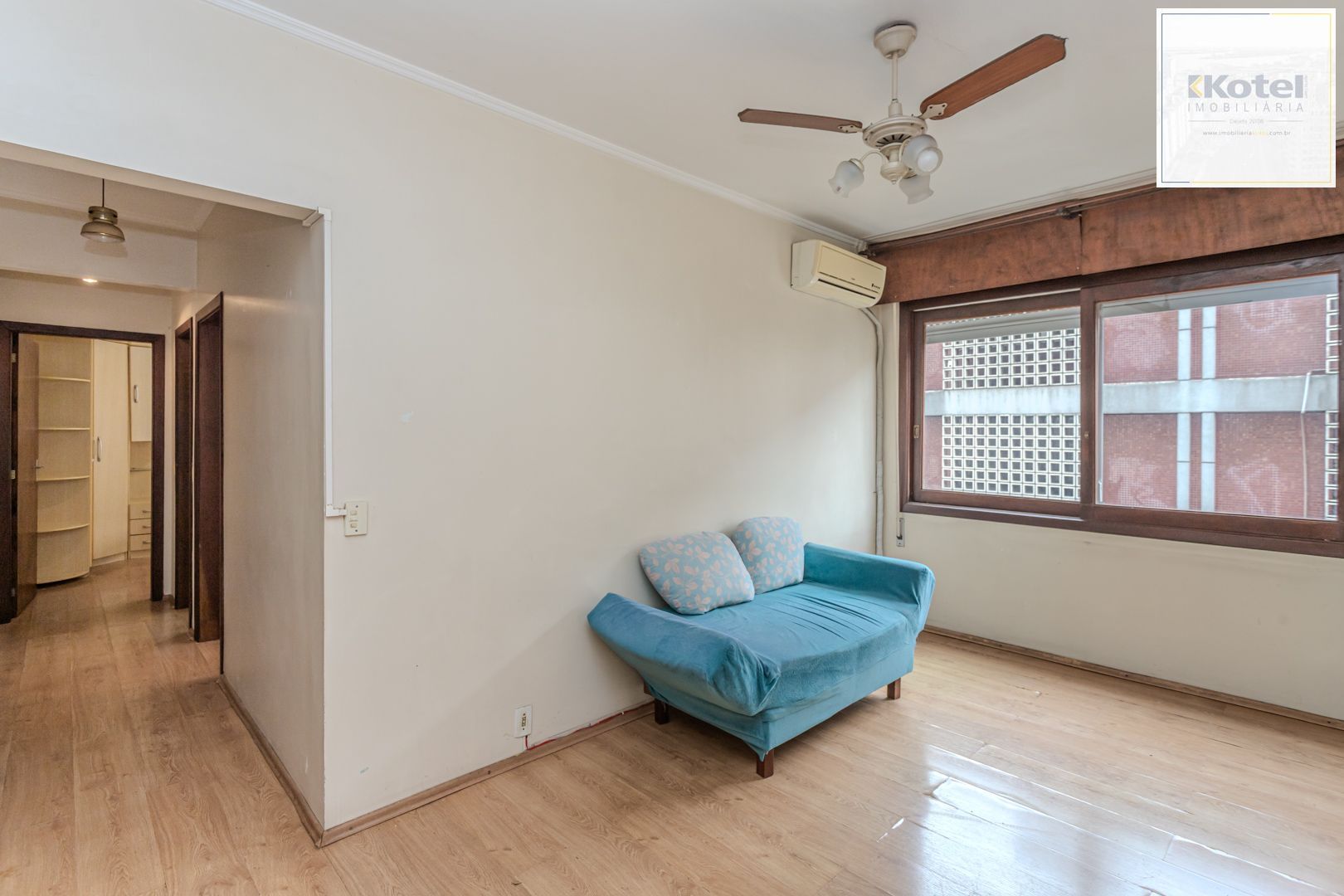 Apartamento no Centro de 2 dormitórios DESOCUPADO