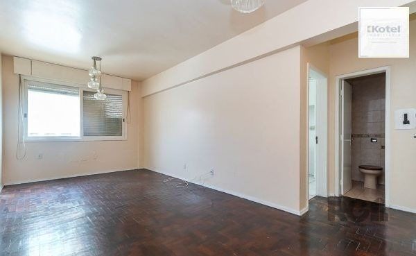 Apartamento no bairro Floresta de 2 dormitórios dependência e vaga DESOCUPADO