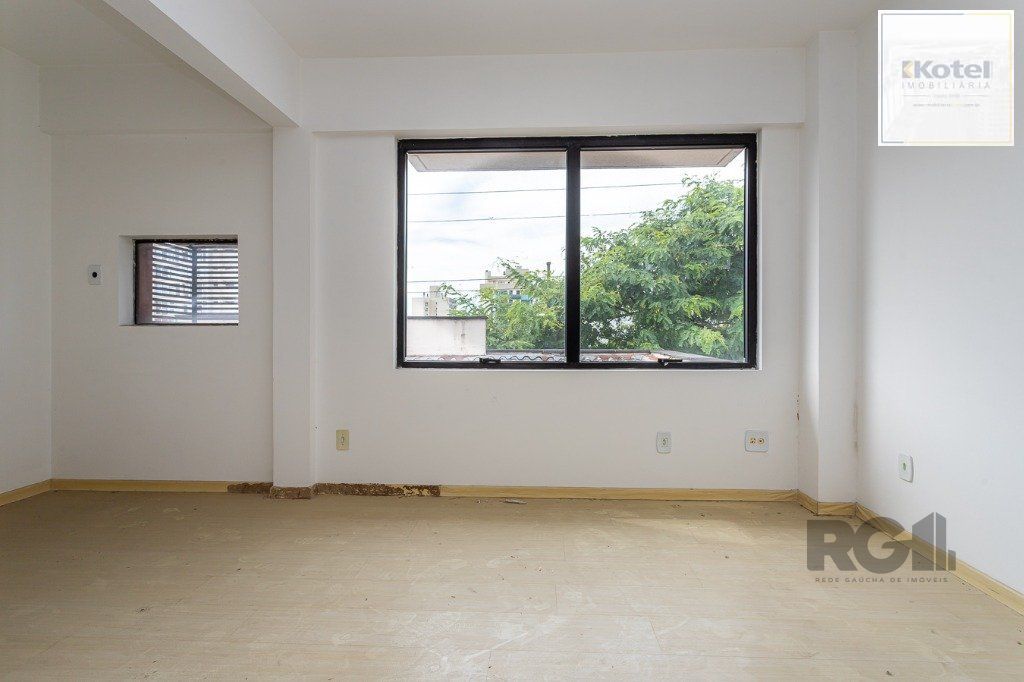 Sala Comercial no Menino Deus desocupada