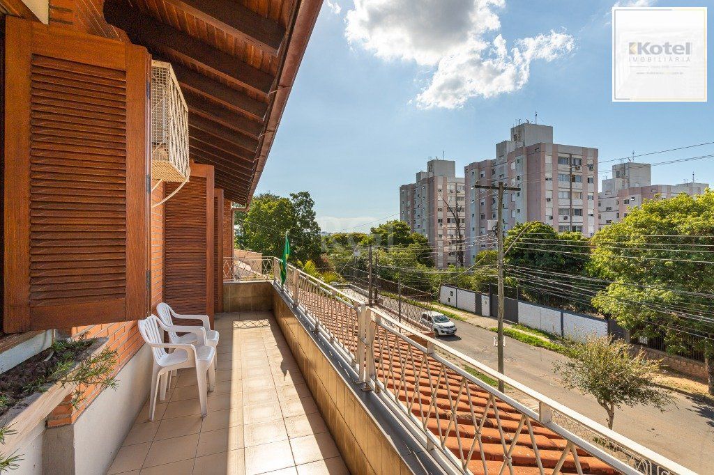 Casa sobrado no Partenon de 3 dormitórios e amplo pátio — foto 3
