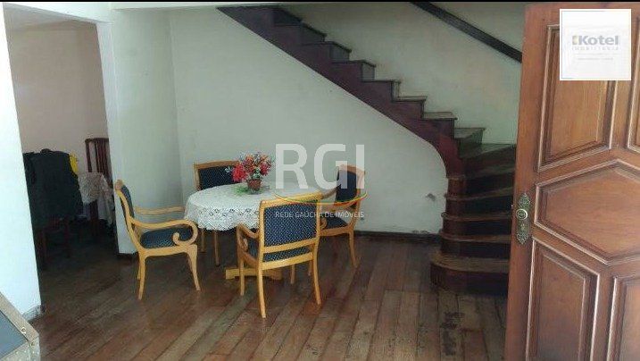Casa para Venda - 300m², 4 dormitórios, 4 vagas - Nonoai — foto 2