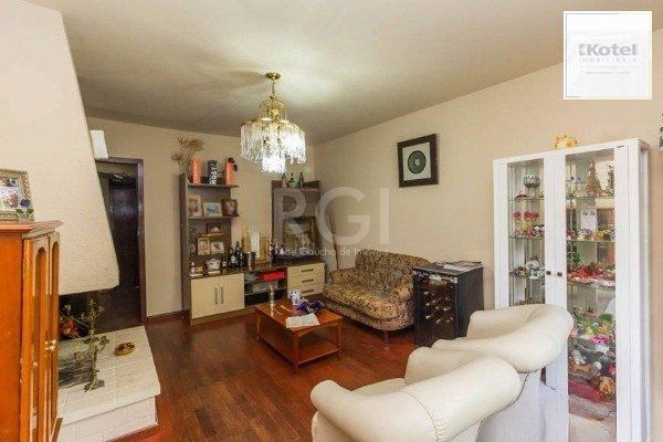Casa para Venda de 3 dormitórios 6 vagas no bairro Chácara das Pedras — foto 5